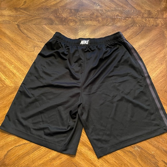 Men’s athletic bundle, 3 Nike + 1 more - Picture 4 of 6